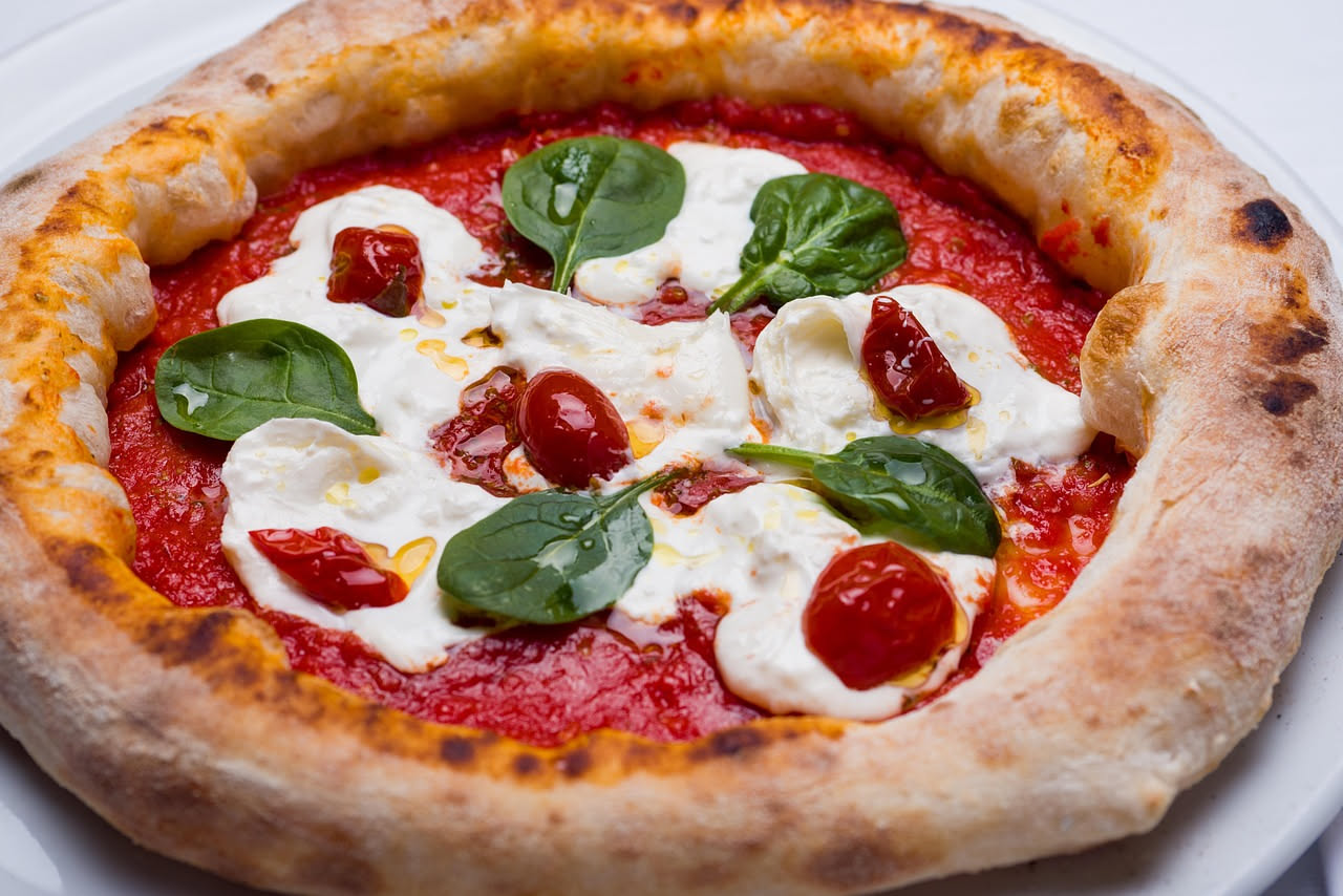 Com'è fatto l'impasto della pizza romana