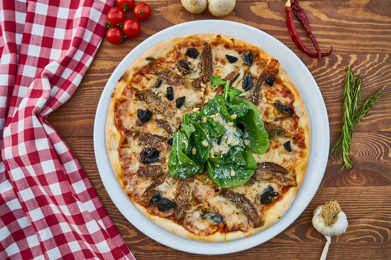 Come è nata la pizza marinara, la prima pizza rossa della storia