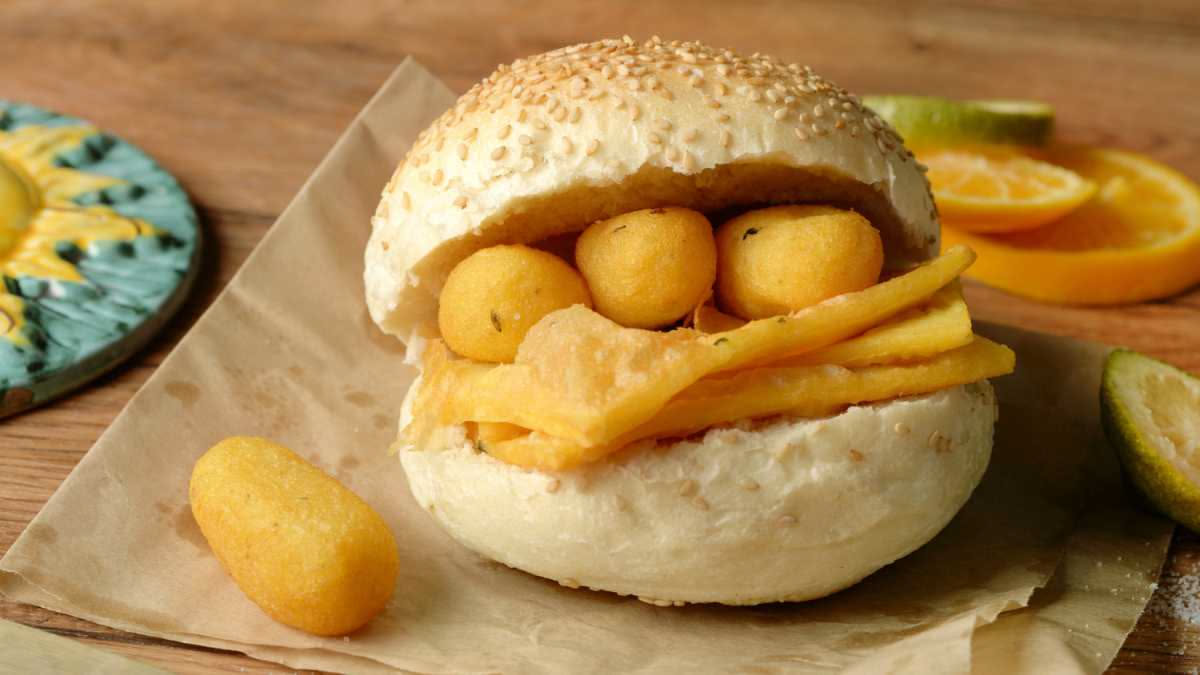 Come è nata la pizza fritta a Napoli