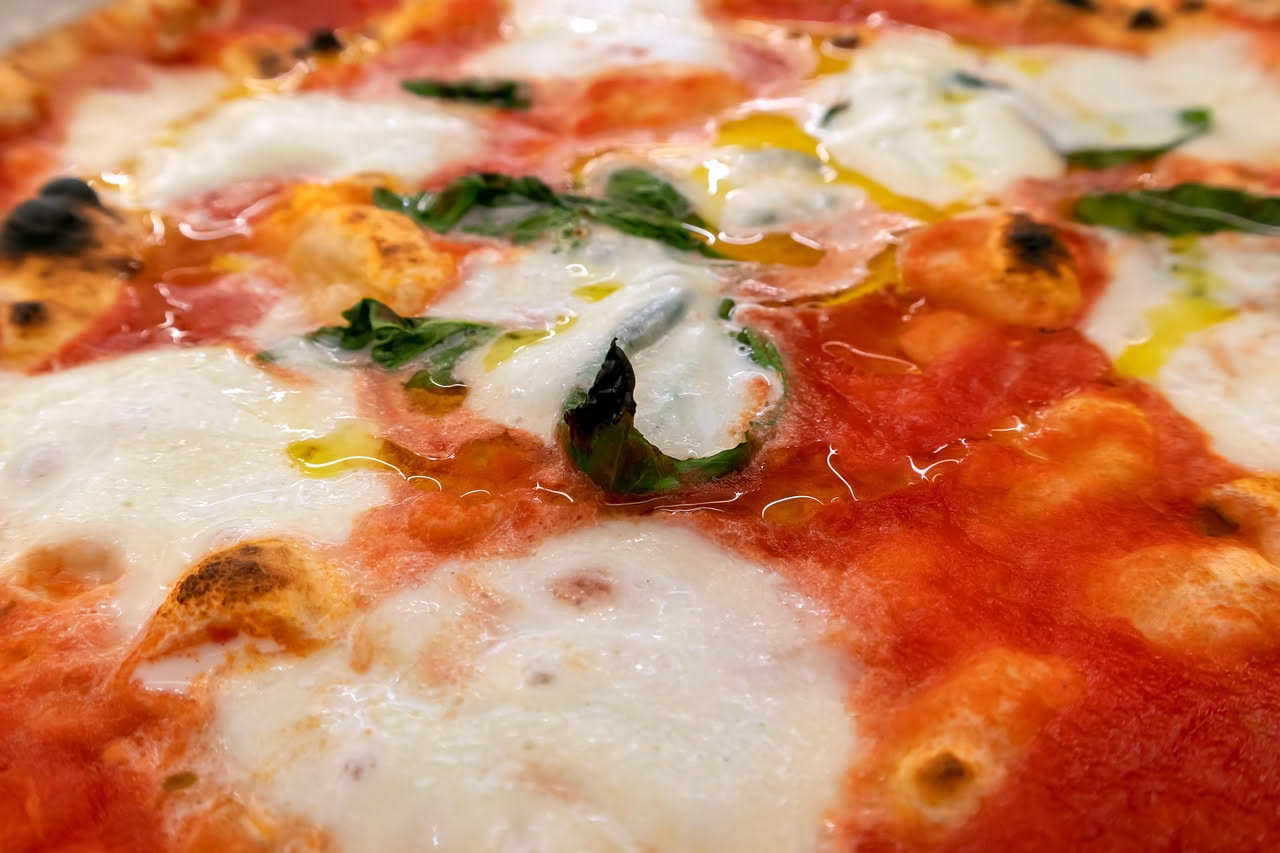 Come si forma il cornicione della pizza napoletana