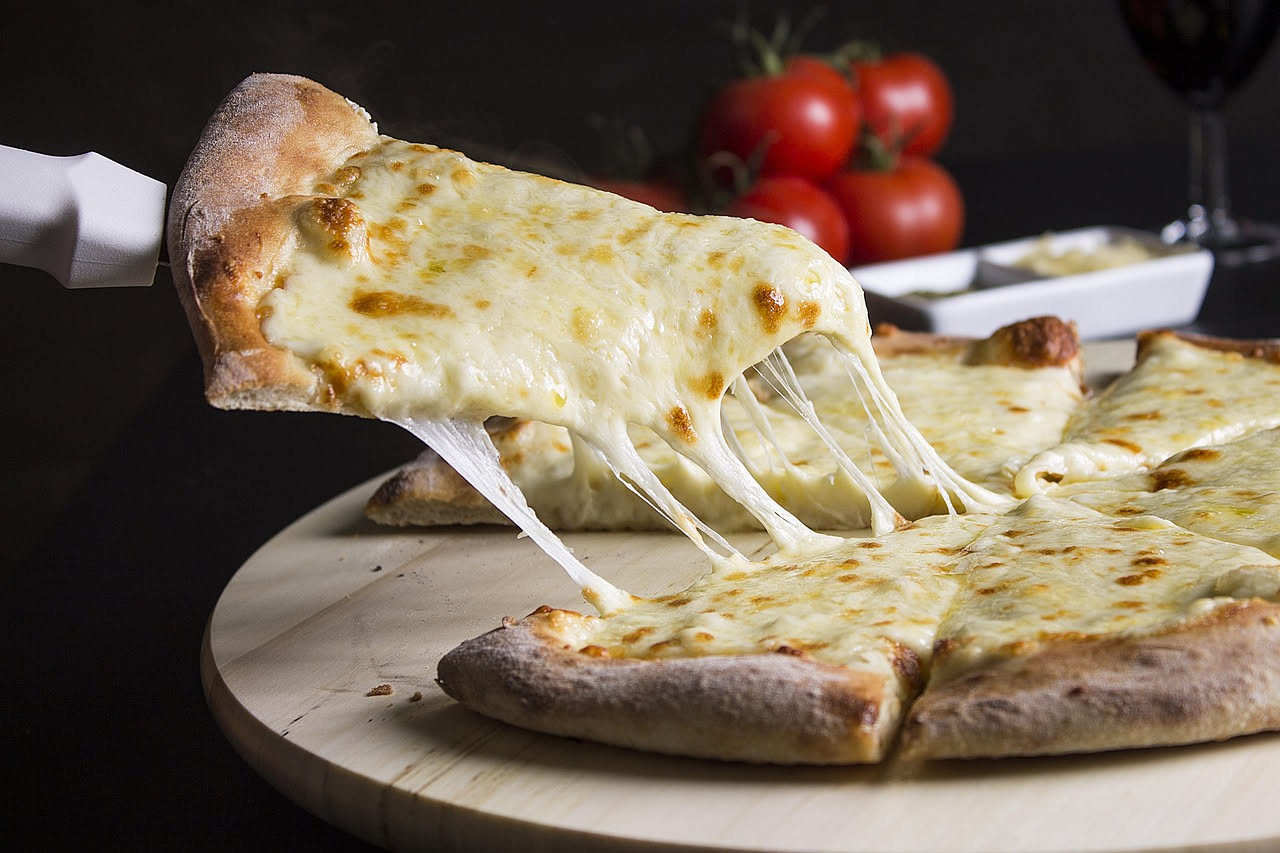 Come si produce il fiordilatte che finisce sulla pizza