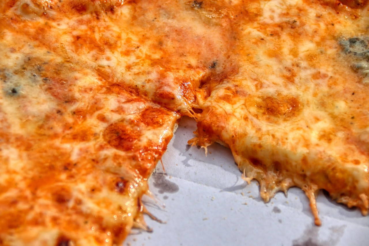 Cosa deve esserci sull'etichetta della mozzarella che finisce sulla pizza