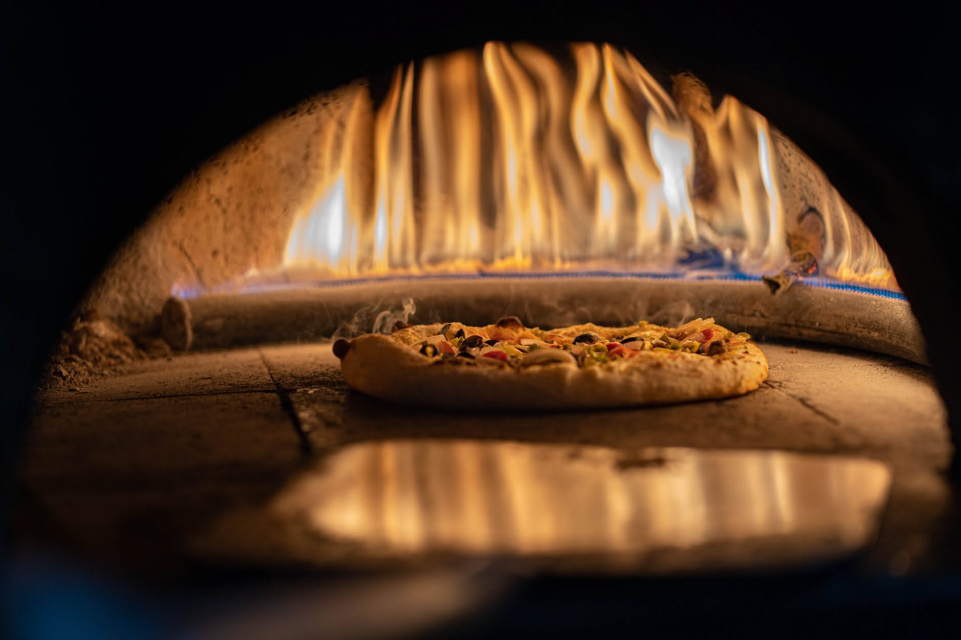 Cuocere la pizza in casa: temperatura, ripiano e tempi reali