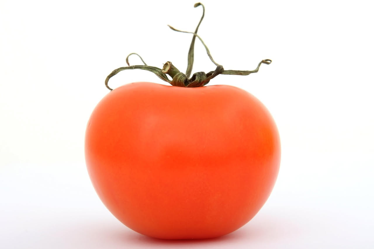 Il pomodoro della pizza è stato considerato veleno per due secoli: da dove nasce il sospetto