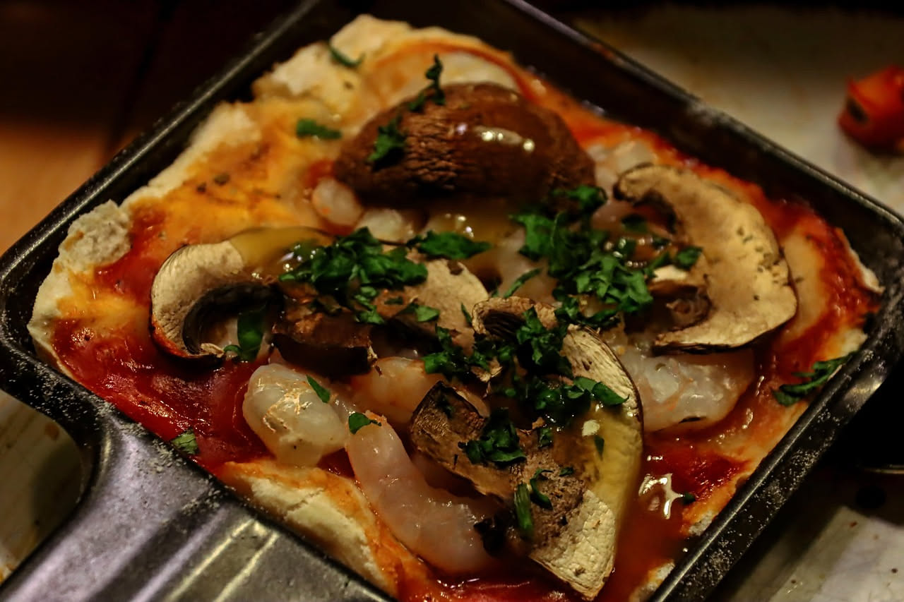 La Detroit style: la pizza americana col formaggio sui bordi