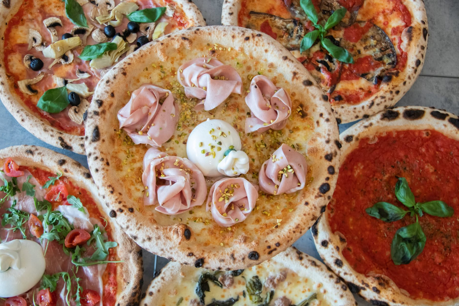 La pizza contemporanea spiegata: cos'è e come si fa in casa