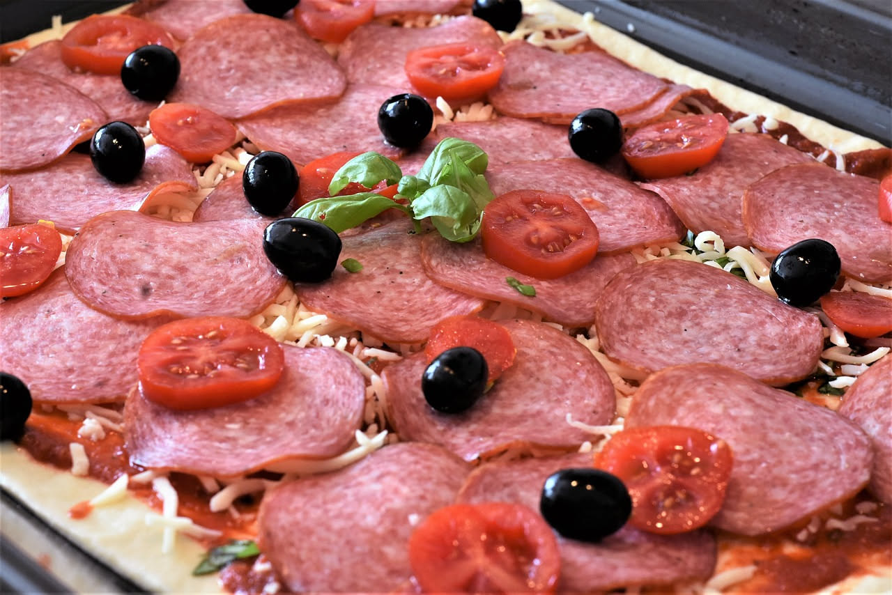 Perché la pizza in teglia si cuoce due volte