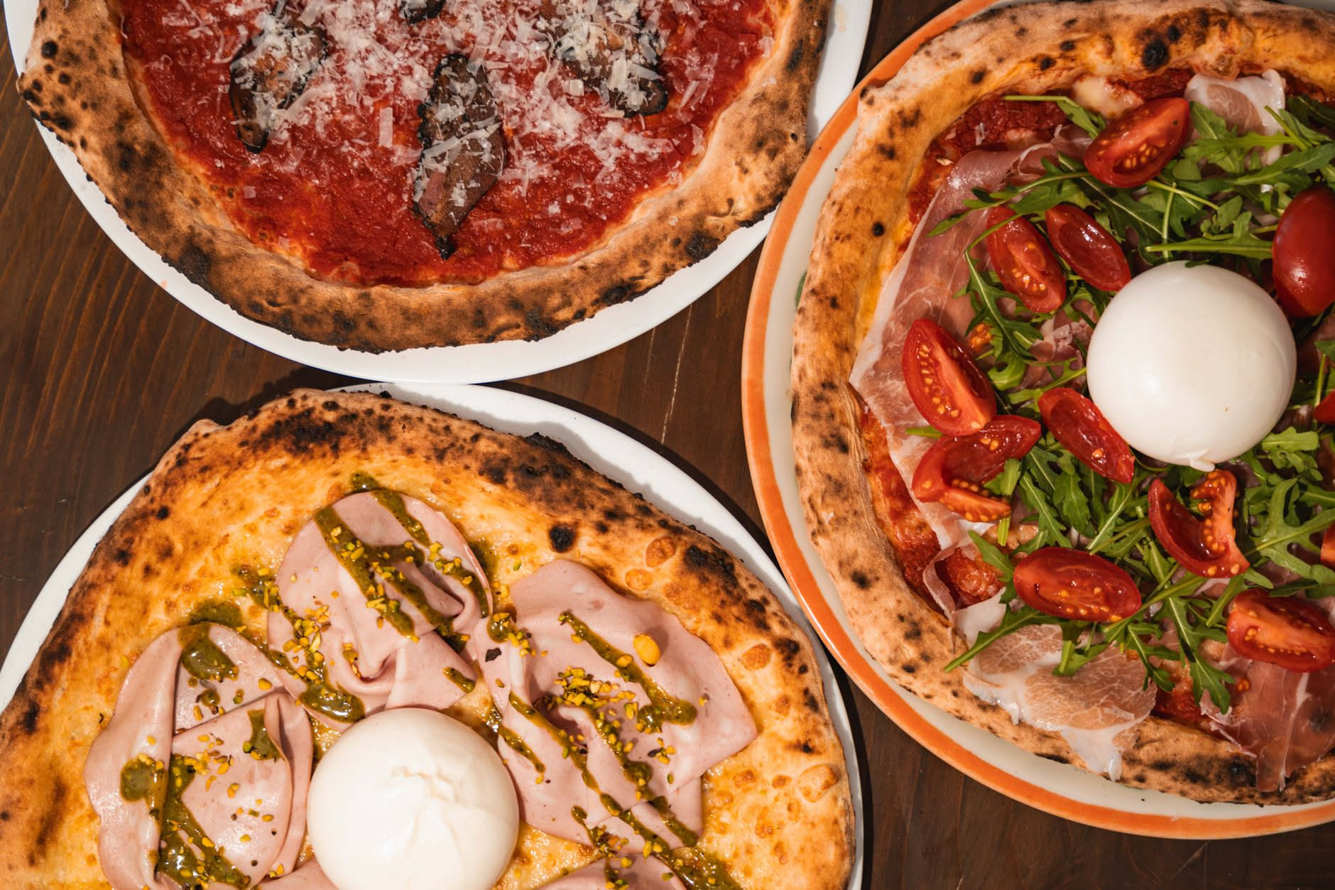 Perché la pizza fatta in casa non viene mai come in pizzeria: le tre differenze vere