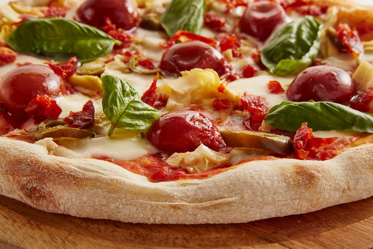 Quando il pomodoro è finito per la prima volta sulla pizza
