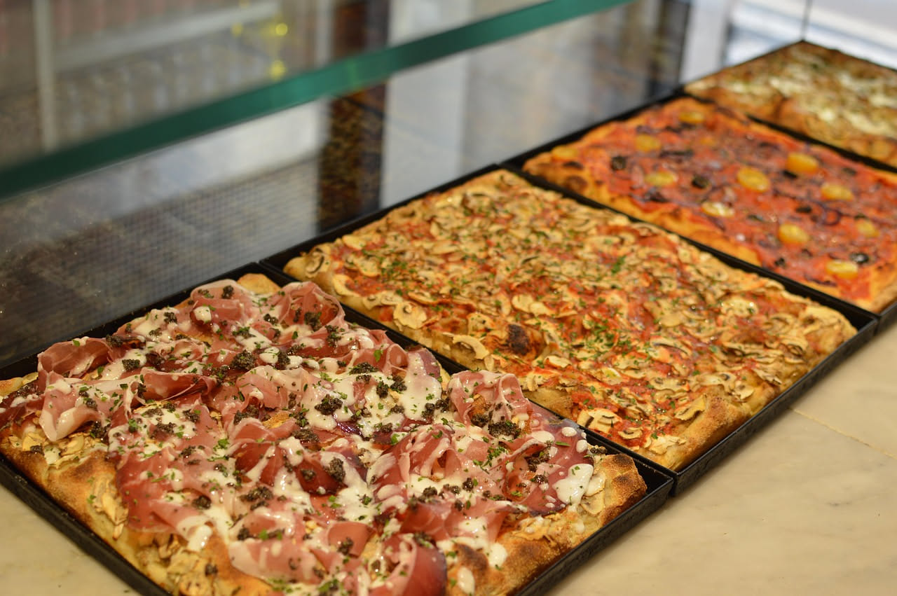 Roma e Napoli si contendono la pizza da un secolo: le ragioni di entrambe