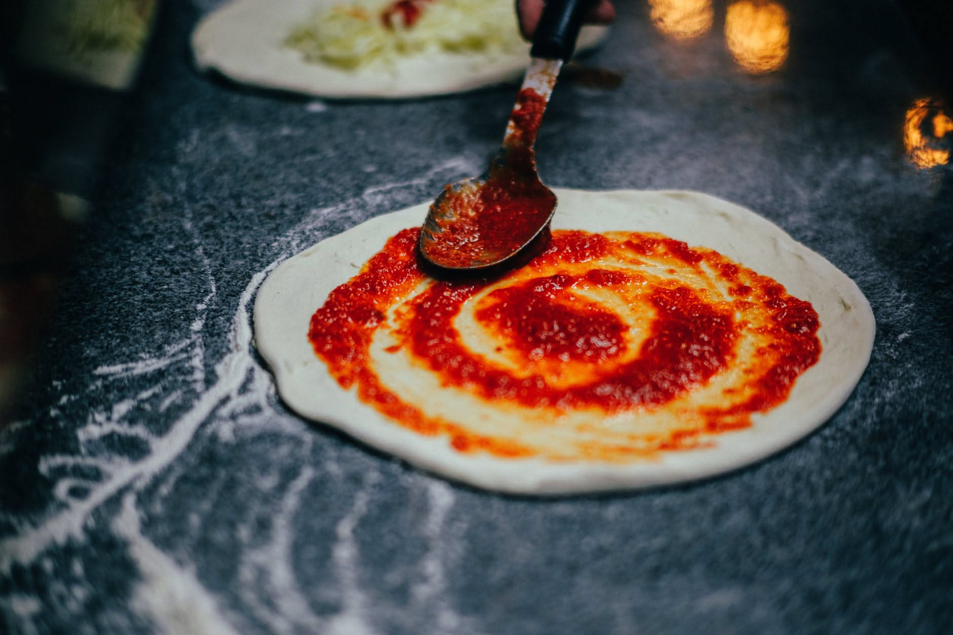 Condire la pizza: l'ordine in cui vanno gli ingredienti