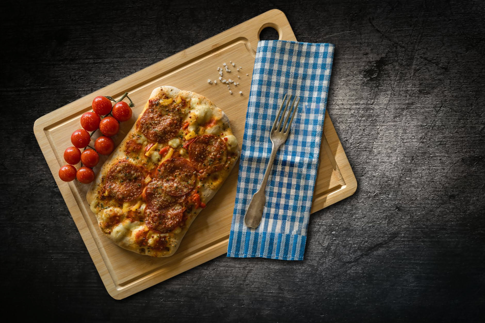 Pizza in teglia alla romana: la ricetta ad alta idratazione