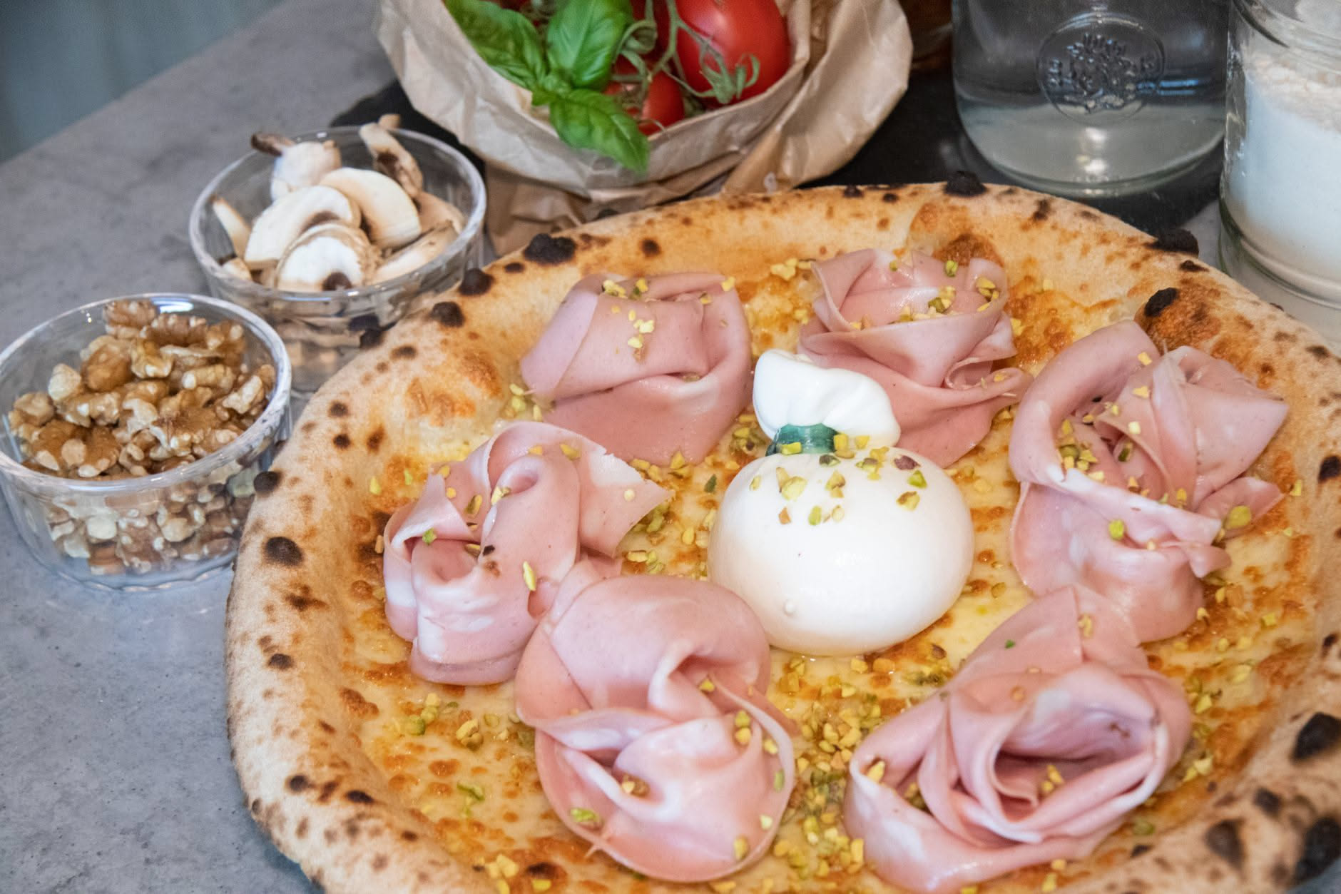 La pizza capricciosa: la ricetta e come si dispongono gli ingredienti