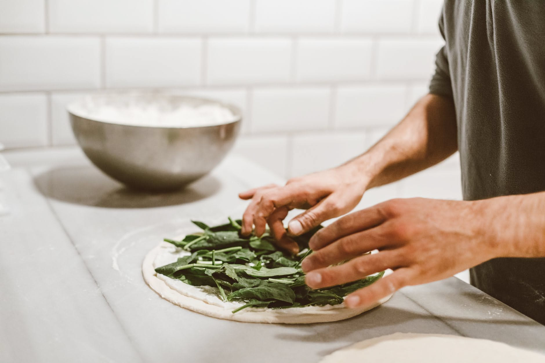 La pizza con la scarola: la ricetta napoletana della pizza ripiena