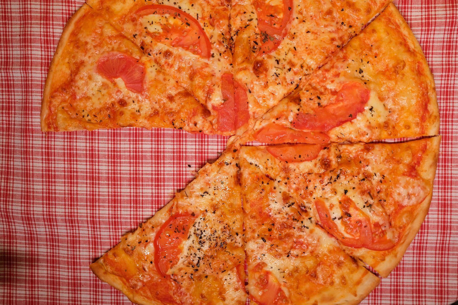 La pizza al metro: la ricetta e come si stende su un metro