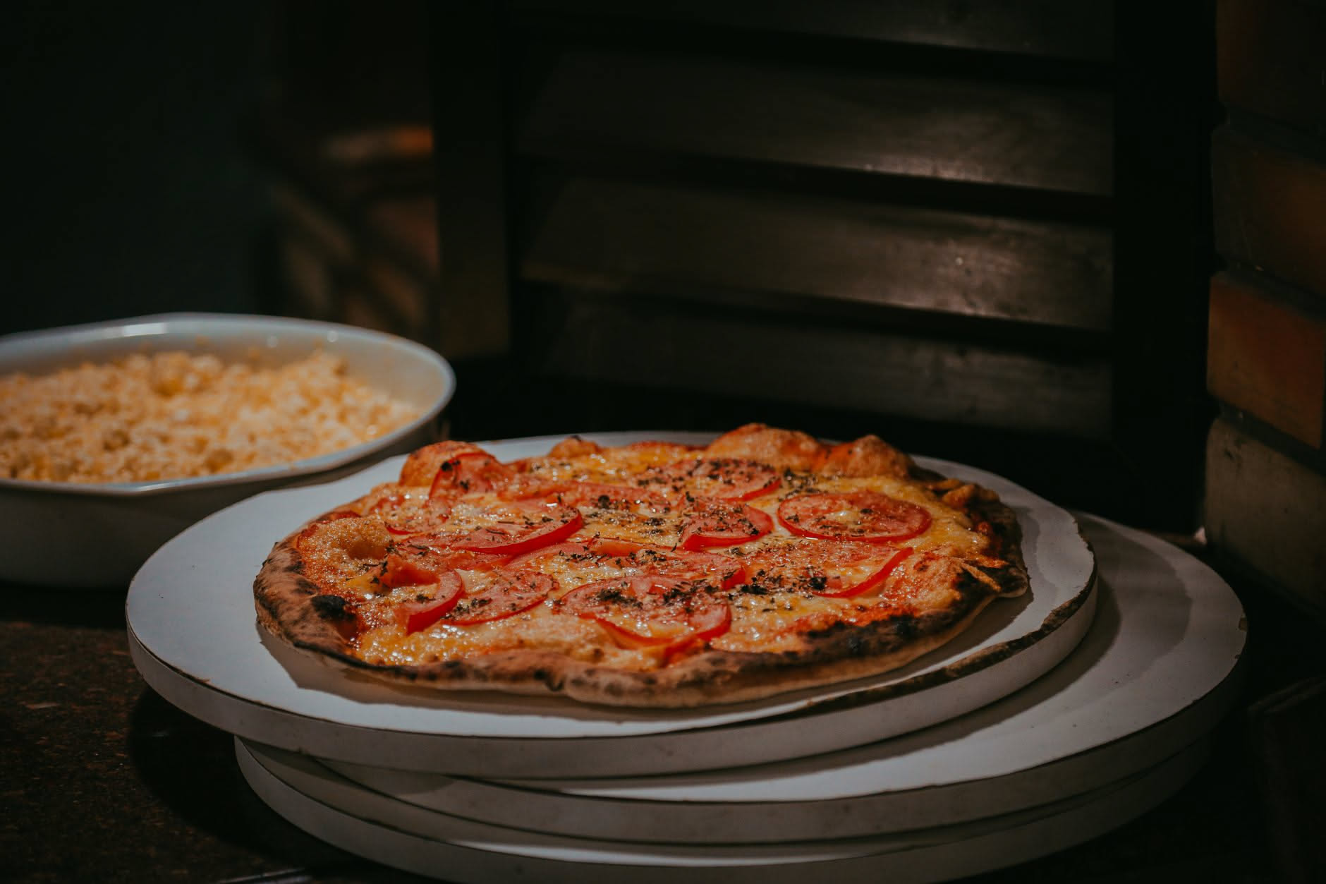 La pizza sulla pietra refrattaria: la ricetta e come si usa