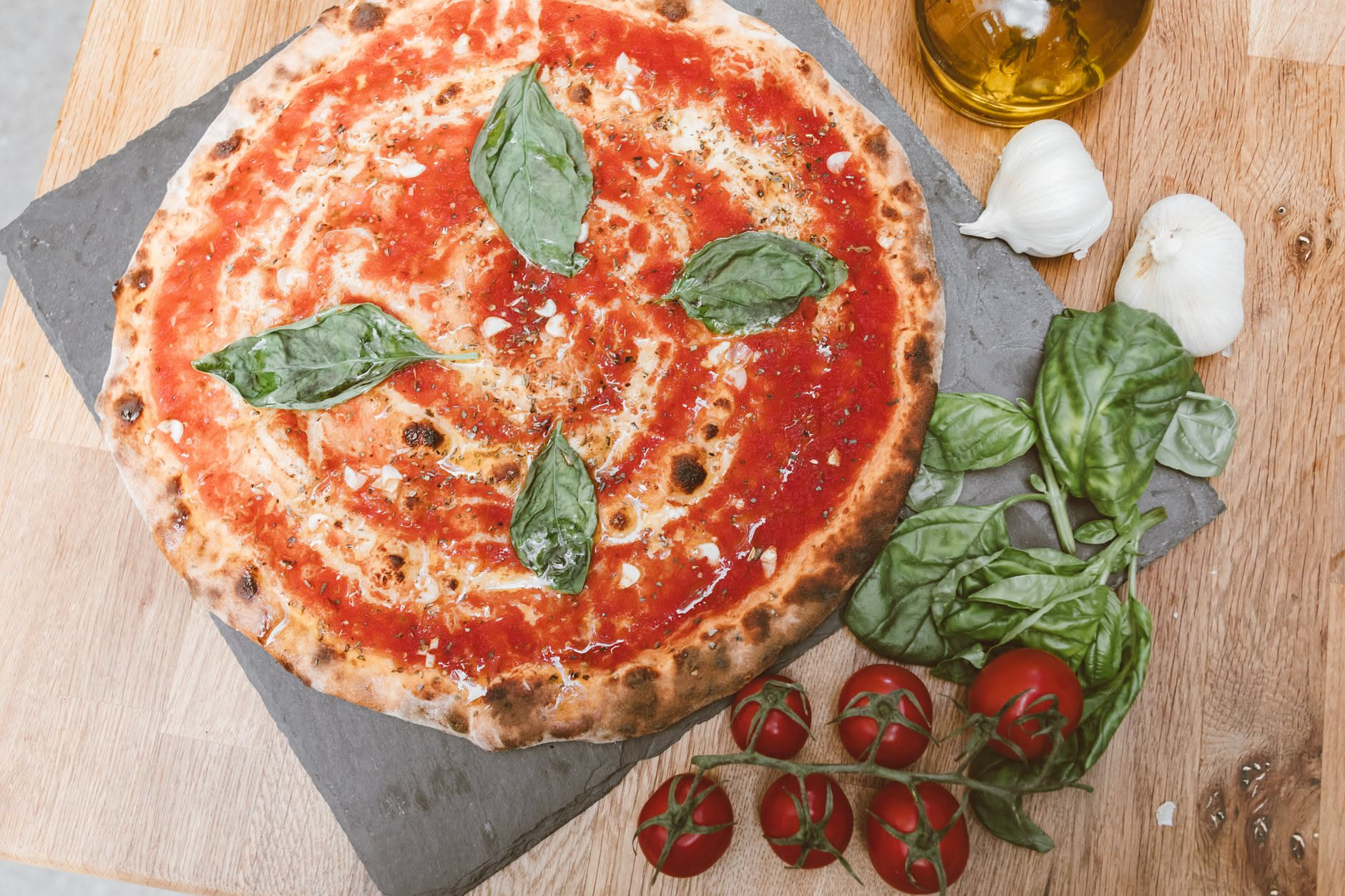 La parigina: la ricetta della pizza napoletana con la sfoglia