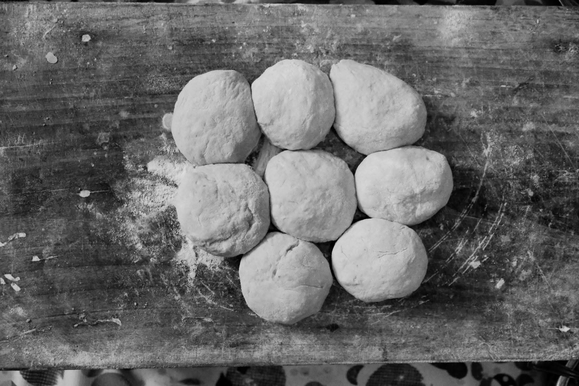 La pizza romana tonda: la ricetta della scrocchiarella