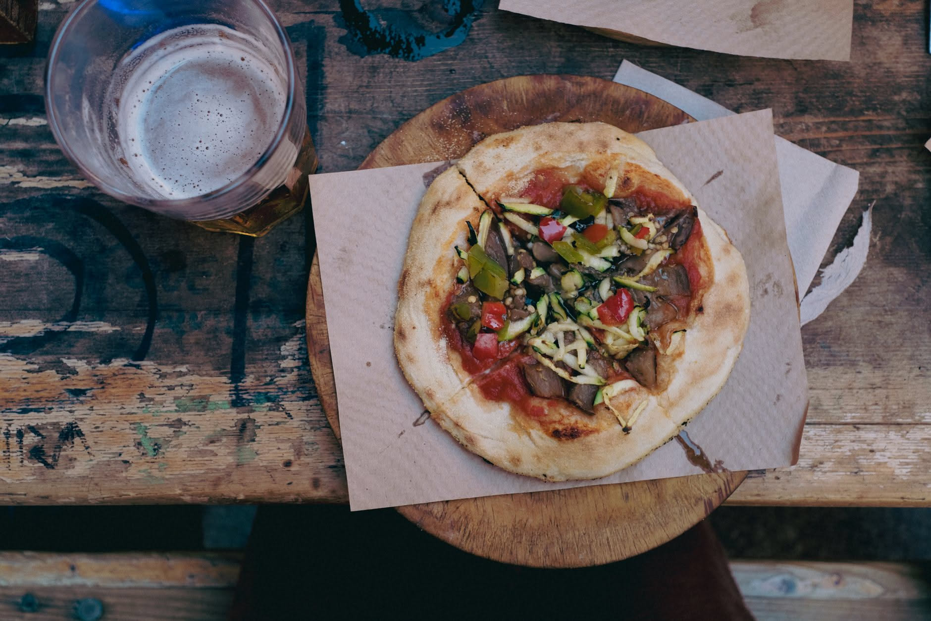 La pizza senza forno sul barbecue: la ricetta e come si gestisce la brace